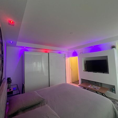 Le Carre Strasbourgeois - Logement Entier Au Centre Du Neudorf F1 Dış mekan fotoğraf